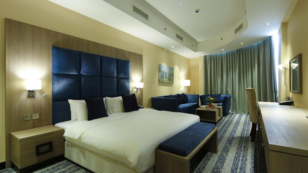 The Castle Premium Hotel Доха Экстерьер фото