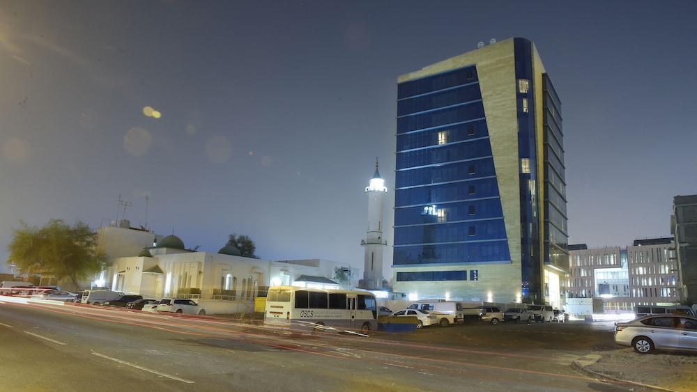 The Castle Premium Hotel Доха Экстерьер фото
