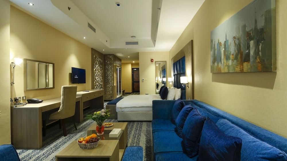 The Castle Premium Hotel Доха Экстерьер фото