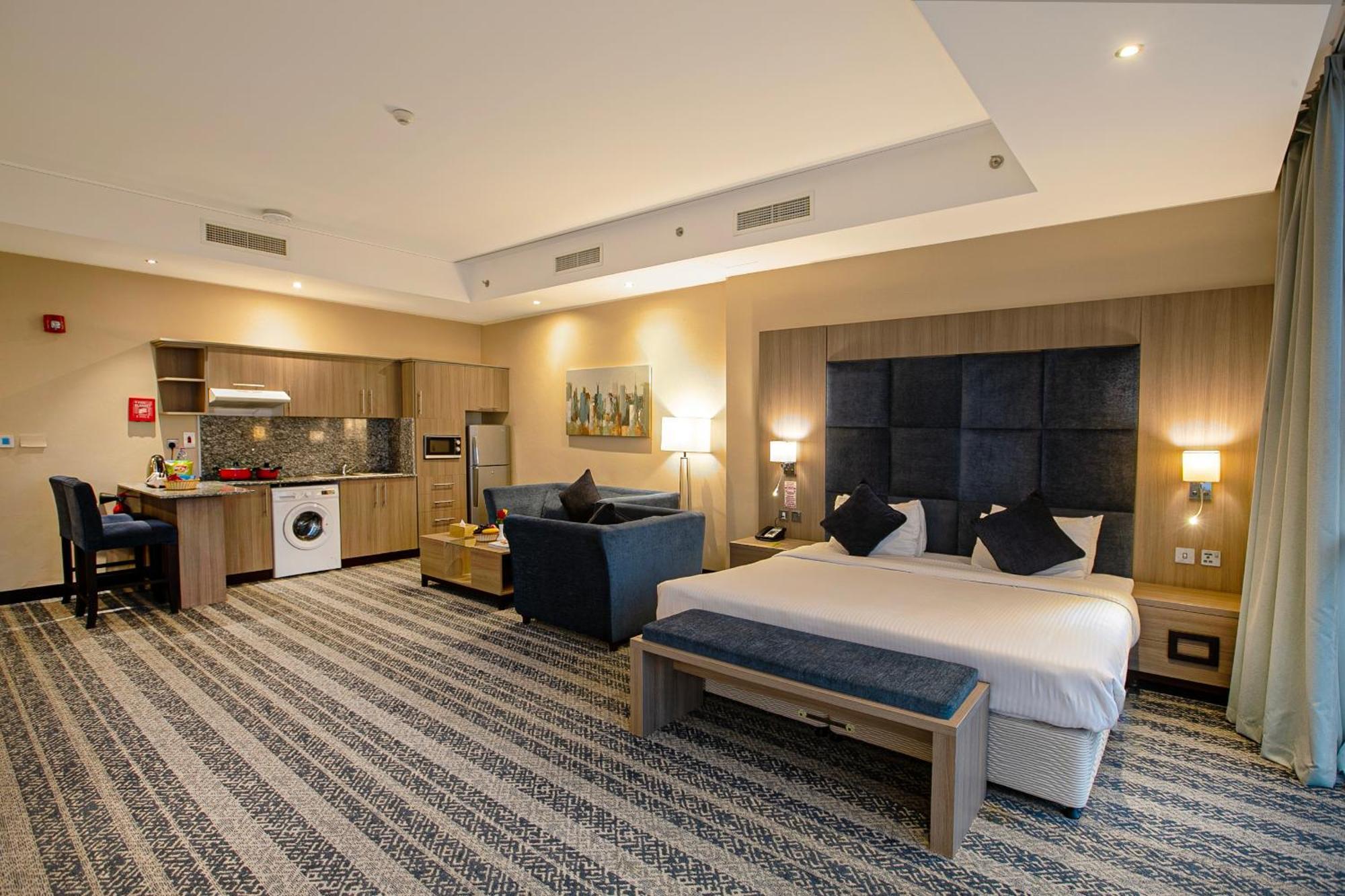 The Castle Premium Hotel Доха Экстерьер фото