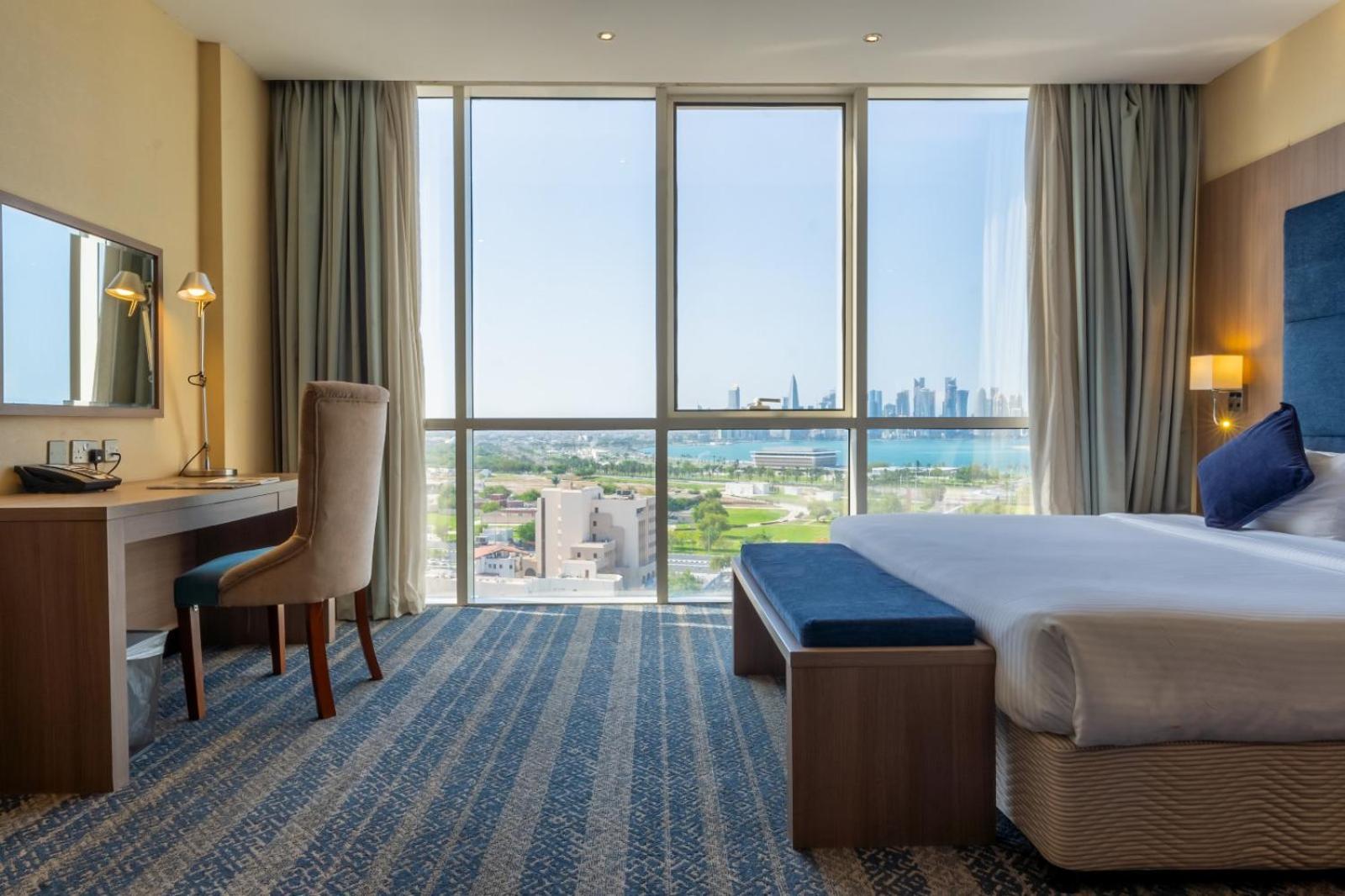 The Castle Premium Hotel Доха Экстерьер фото