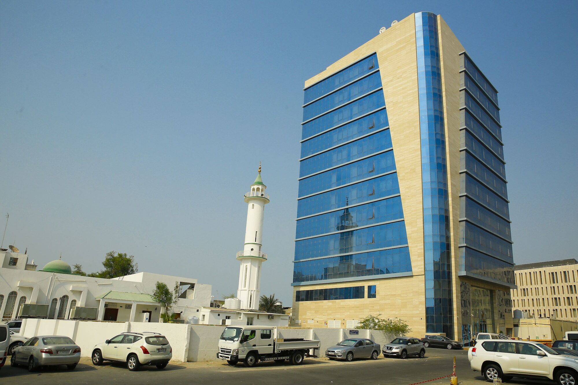 The Castle Premium Hotel Доха Экстерьер фото